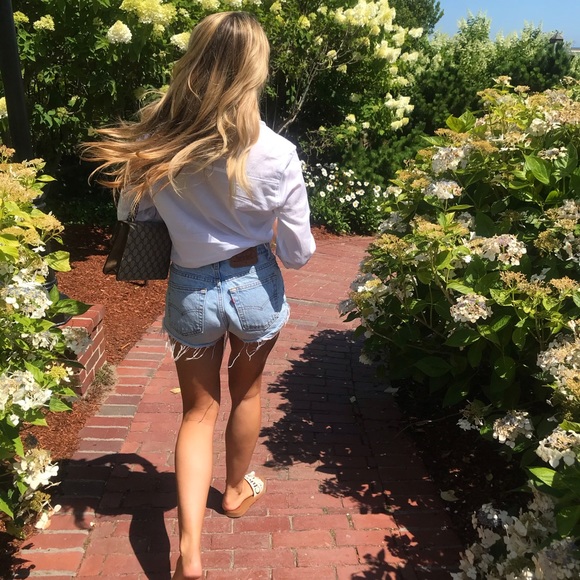 Meet your Posher, Lauren - Picture 2 of 7